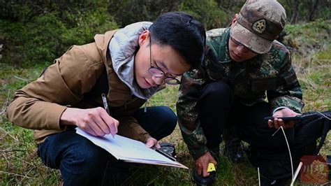 坐在馬桶上|川观科考队㊺丨什么？坐上直升机在空中找矿？原来是因为有它